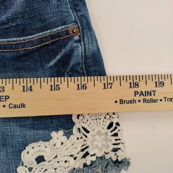 Lucky Brand Riley Short Floral Lace Raw Hem Mid-Rise Wash Denim Size 24 Women - Picture 8 of 13